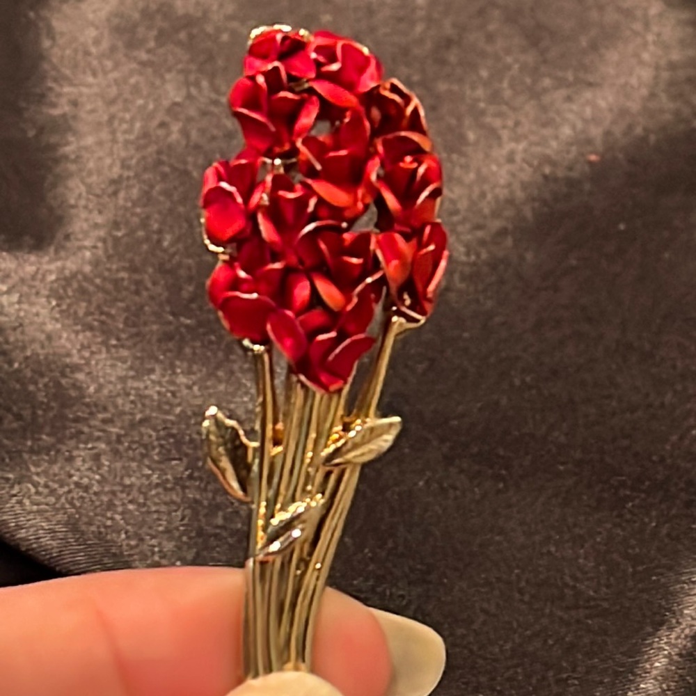 Red Rose Bouquet Brooch DM©97